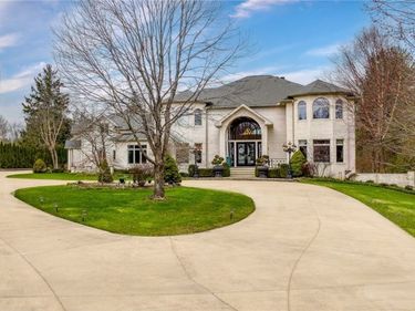 25 Brandon Court, Moreland Hills, OH 44022