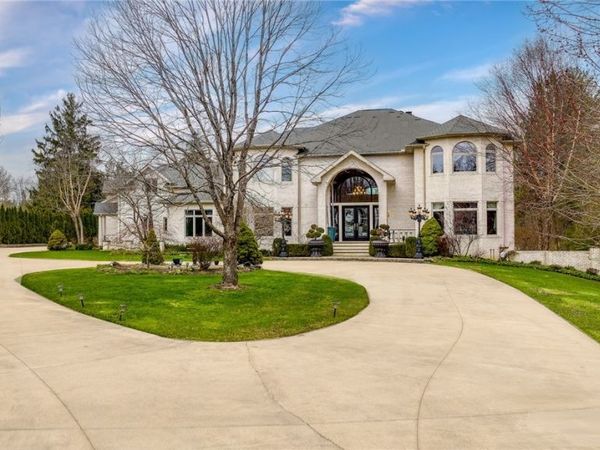 25 Brandon Court, Moreland Hills, OH 44022