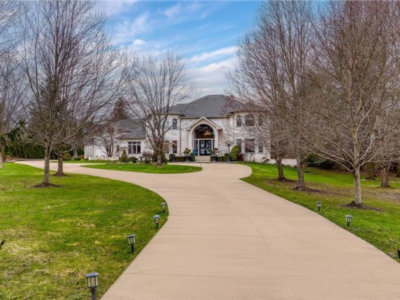 25 Brandon Court, Moreland Hills, OH 44022 Photo 2