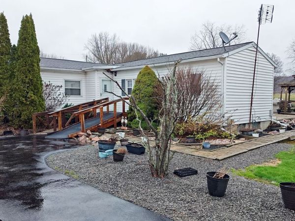 5122 Orangeville Kinsman Road NE, Burghill, OH 44404