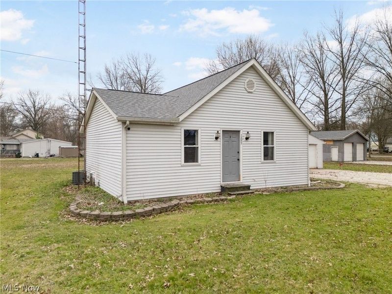 12032 Mercer Road NE, Alliance, OH 44601 Photo 2