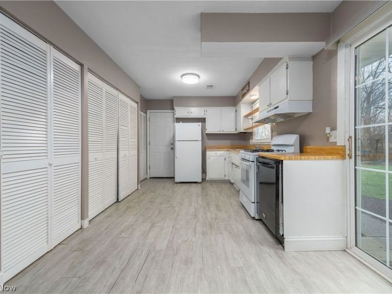 1360 Hollyview Drive, Vermilion, OH 44089 Photo 11