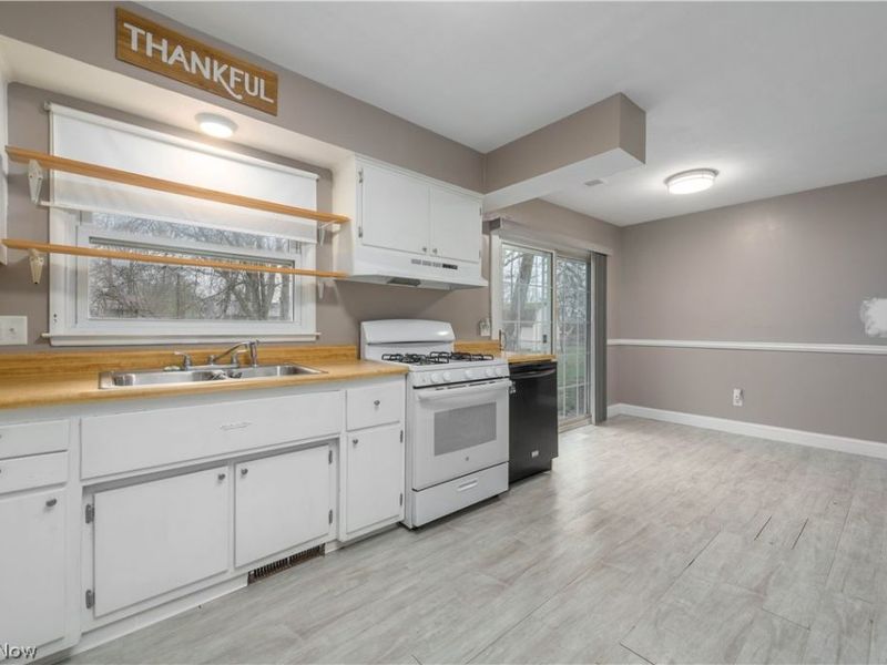 1360 Hollyview Drive, Vermilion, OH 44089 Photo 15