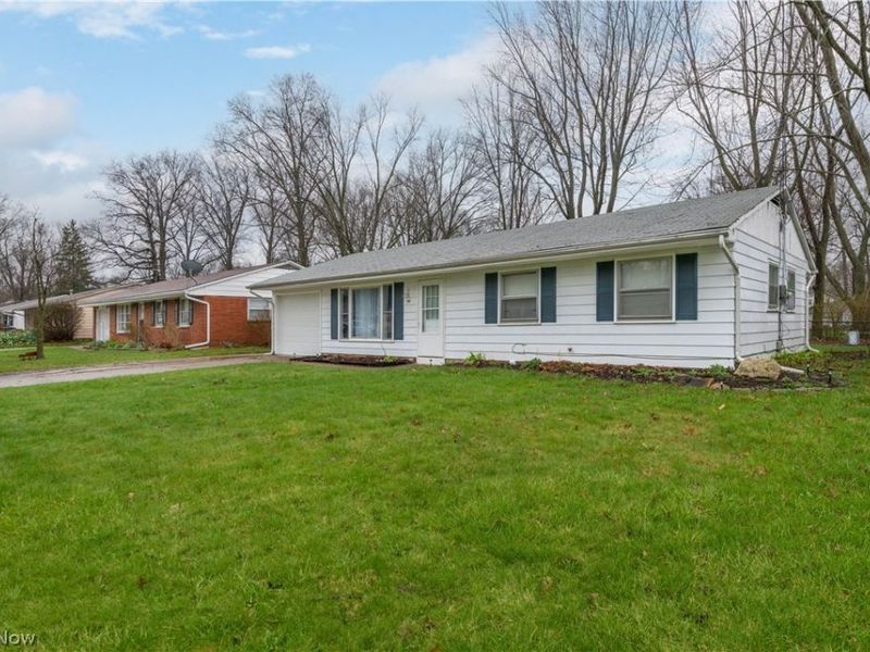 1360 Hollyview Drive, Vermilion, OH 44089 Photo 2