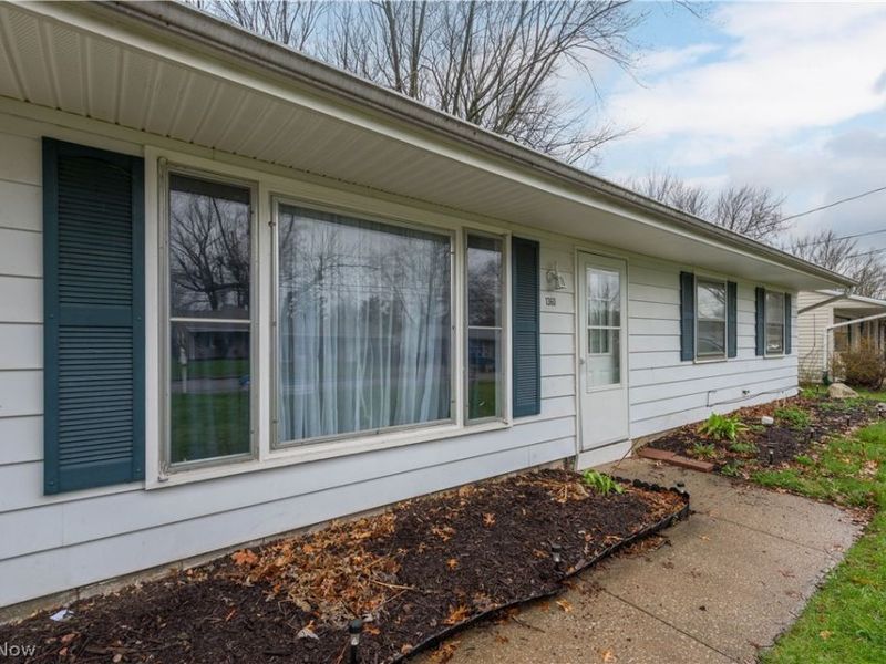 1360 Hollyview Drive, Vermilion, OH 44089 Photo 3