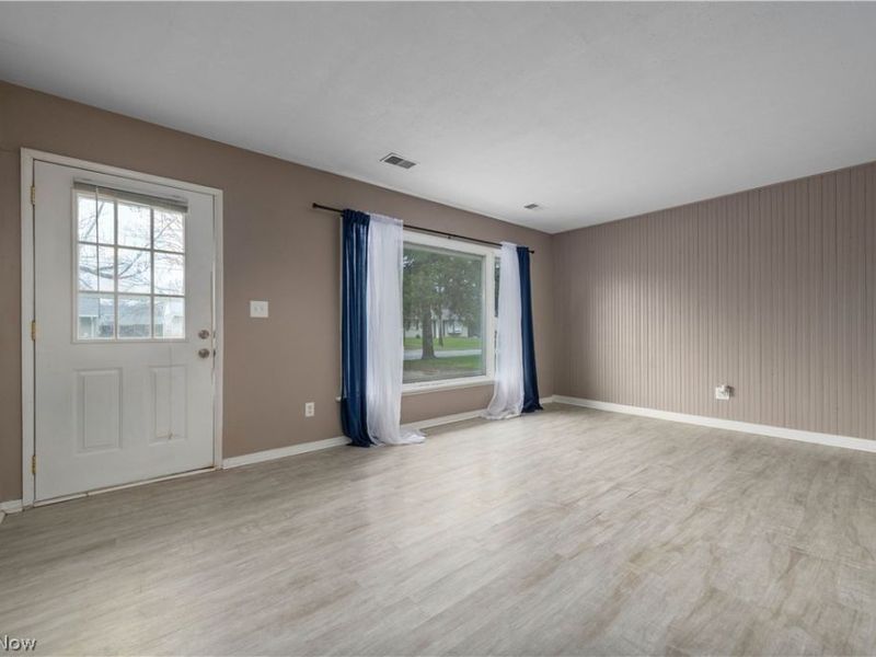 1360 Hollyview Drive, Vermilion, OH 44089 Photo 4