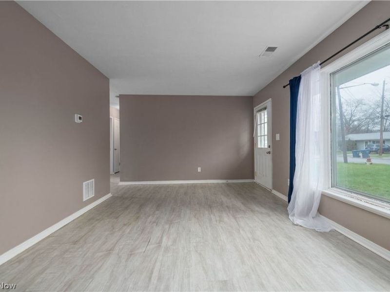 1360 Hollyview Drive, Vermilion, OH 44089 Photo 6