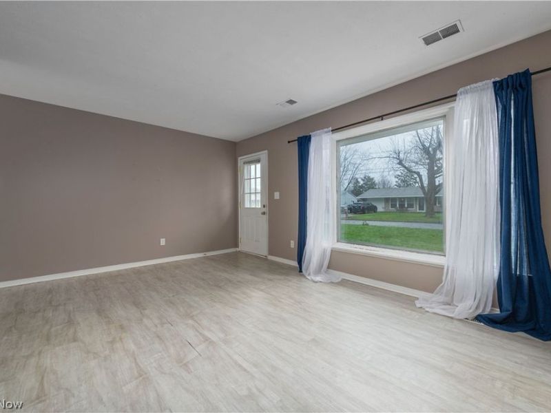 1360 Hollyview Drive, Vermilion, OH 44089 Photo 7