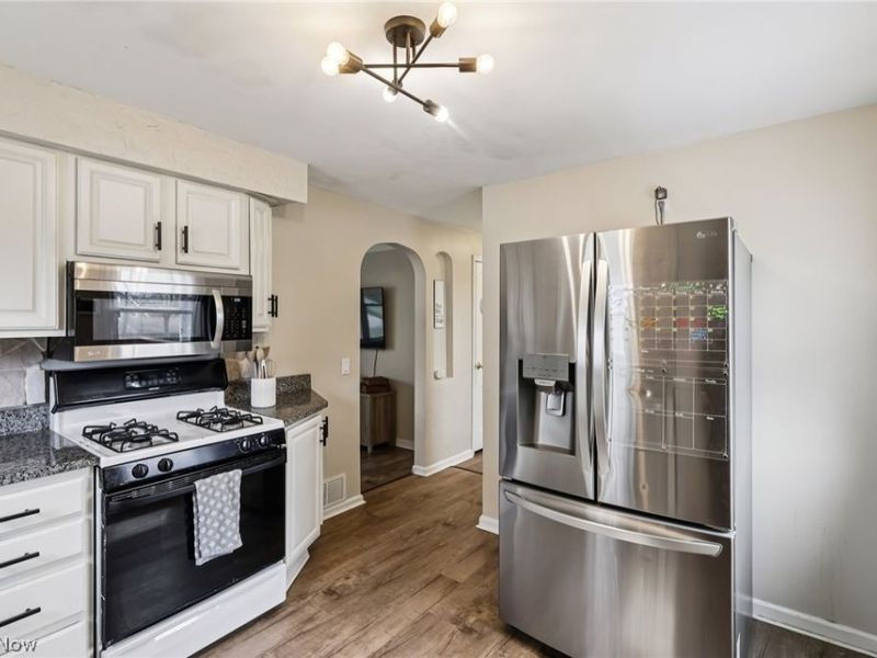 730 Washington Court , Bedford, OH 44146 Photo 10