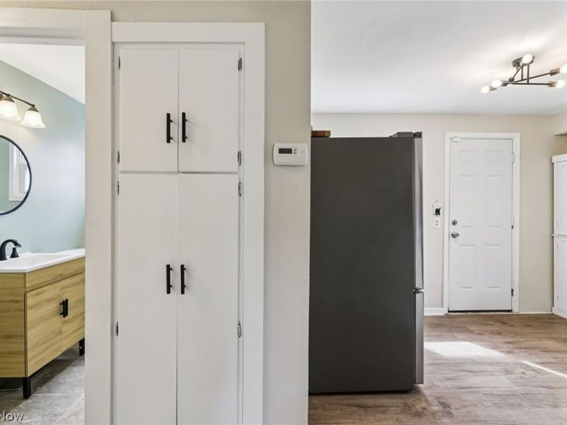 730 Washington Court , Bedford, OH 44146 Photo 11