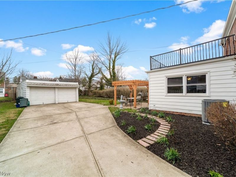 3687 Townley Road, Shaker Heights, OH 44122 Photo 2