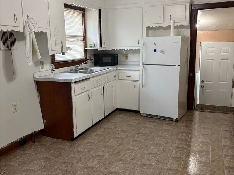 1377 Nichols Avenue, Lorain, OH 44053 Photo 2