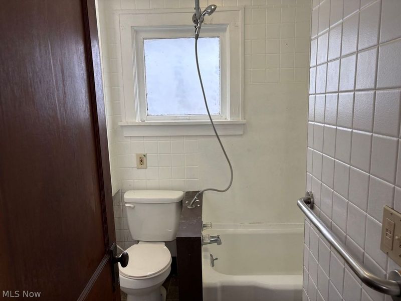 1377 Nichols Avenue, Lorain, OH 44053 Photo 9