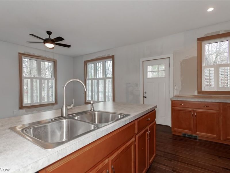 7680 Center Street , Mentor, OH 44060 Photo 14