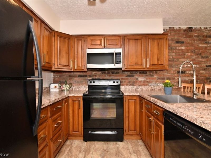 11106 Kimmeridge Trail, Unit 9B, Newbury, OH 44065 Photo 5