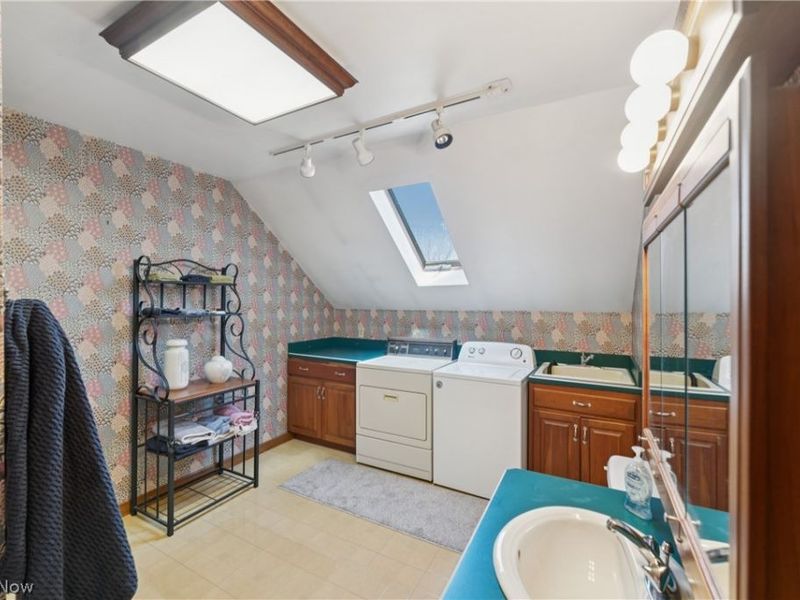 3714 Henritze Avenue, Cleveland, OH 44109 Photo 19