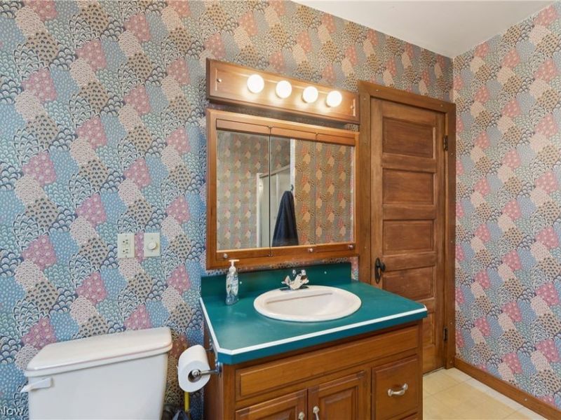 3714 Henritze Avenue, Cleveland, OH 44109 Photo 21