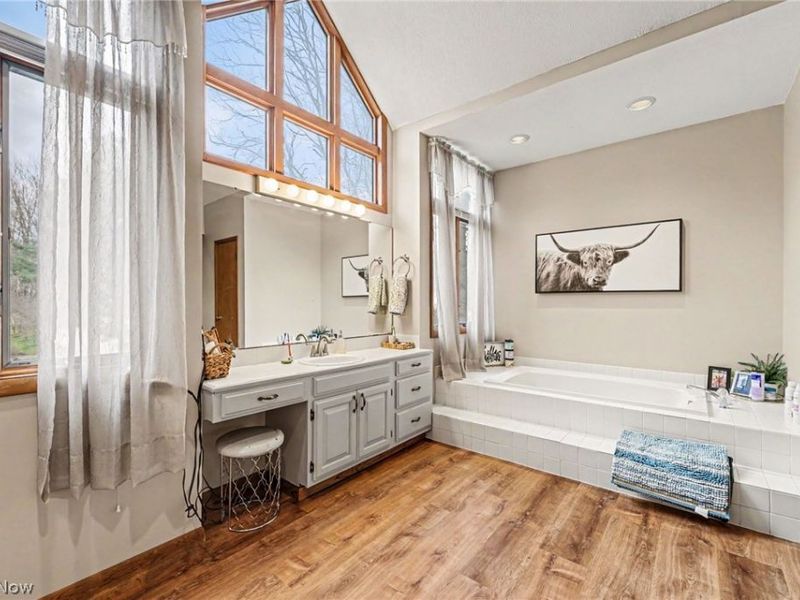 2192 Chimney Ridge Dr, Madison, OH 44057 Photo 13