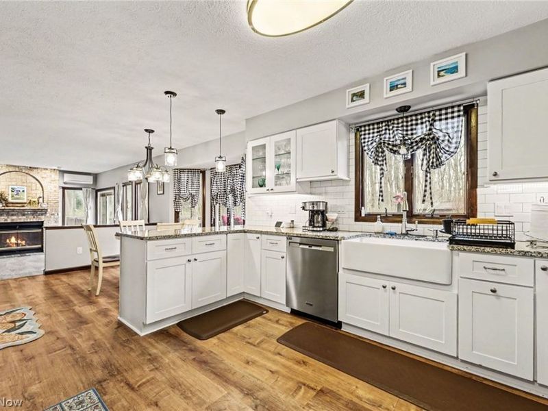 2192 Chimney Ridge Dr, Madison, OH 44057 Photo 8