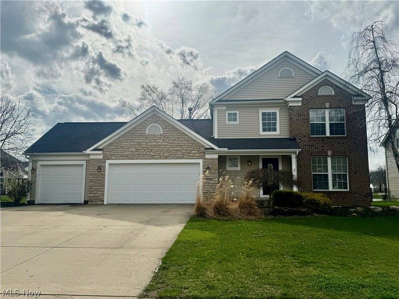 9028 Victoria Lane, North Ridgeville, OH 44039 Photo 2