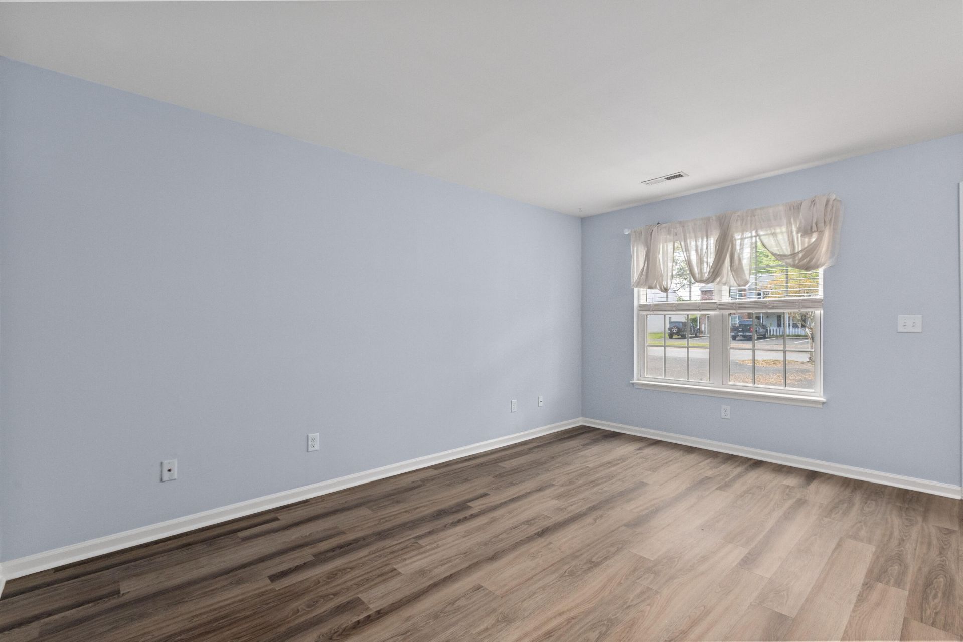 1521 Nantahala Boulevard Photo 4