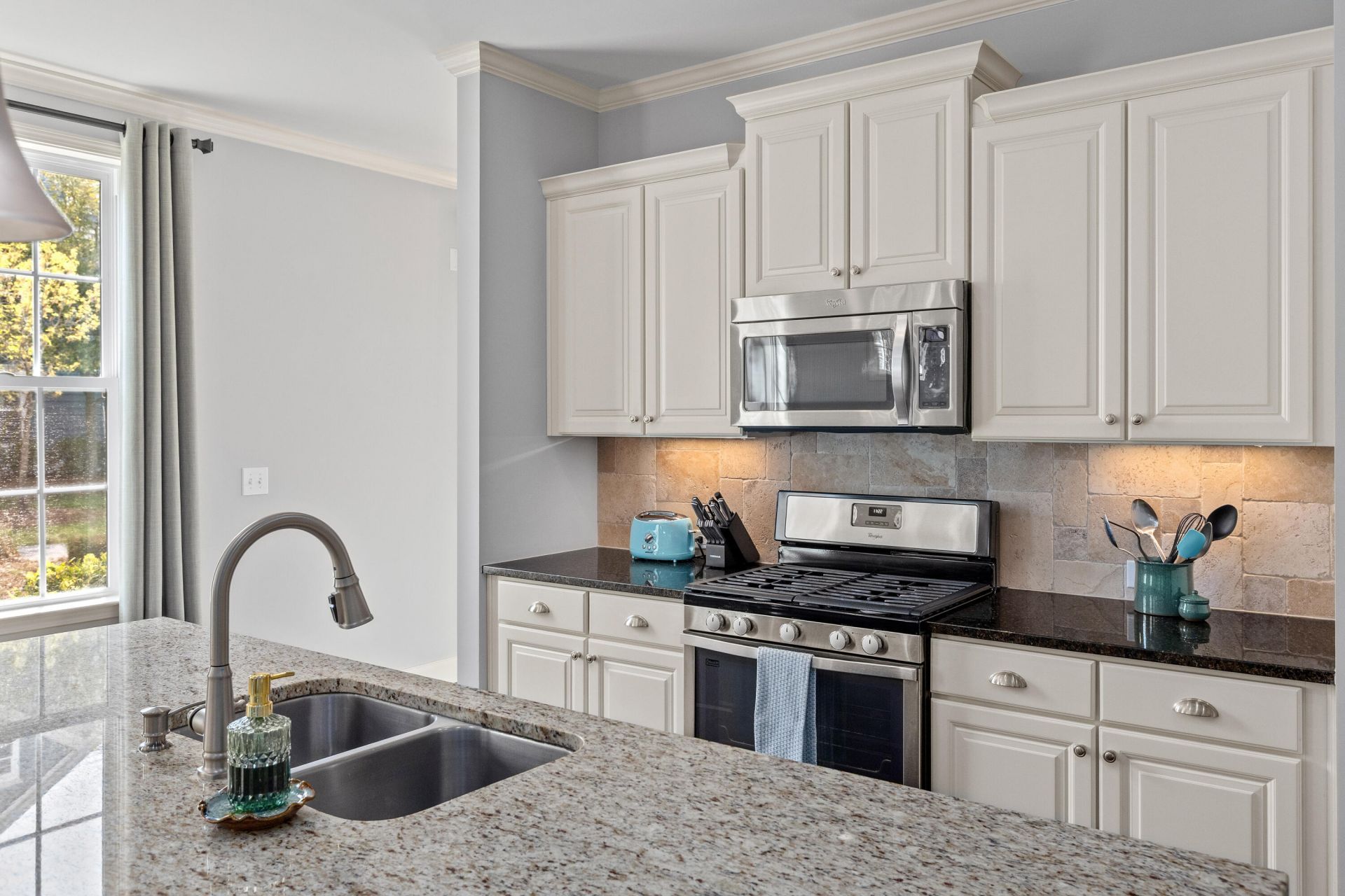 2574 Kings Gate Lane Photo 10