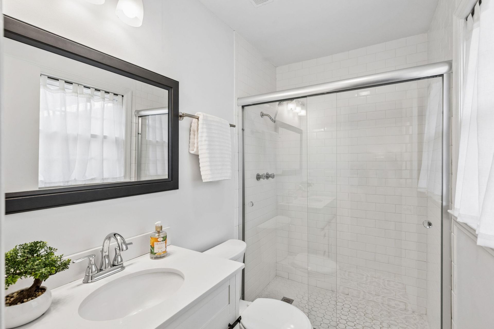 1122 Wellington Photo 16