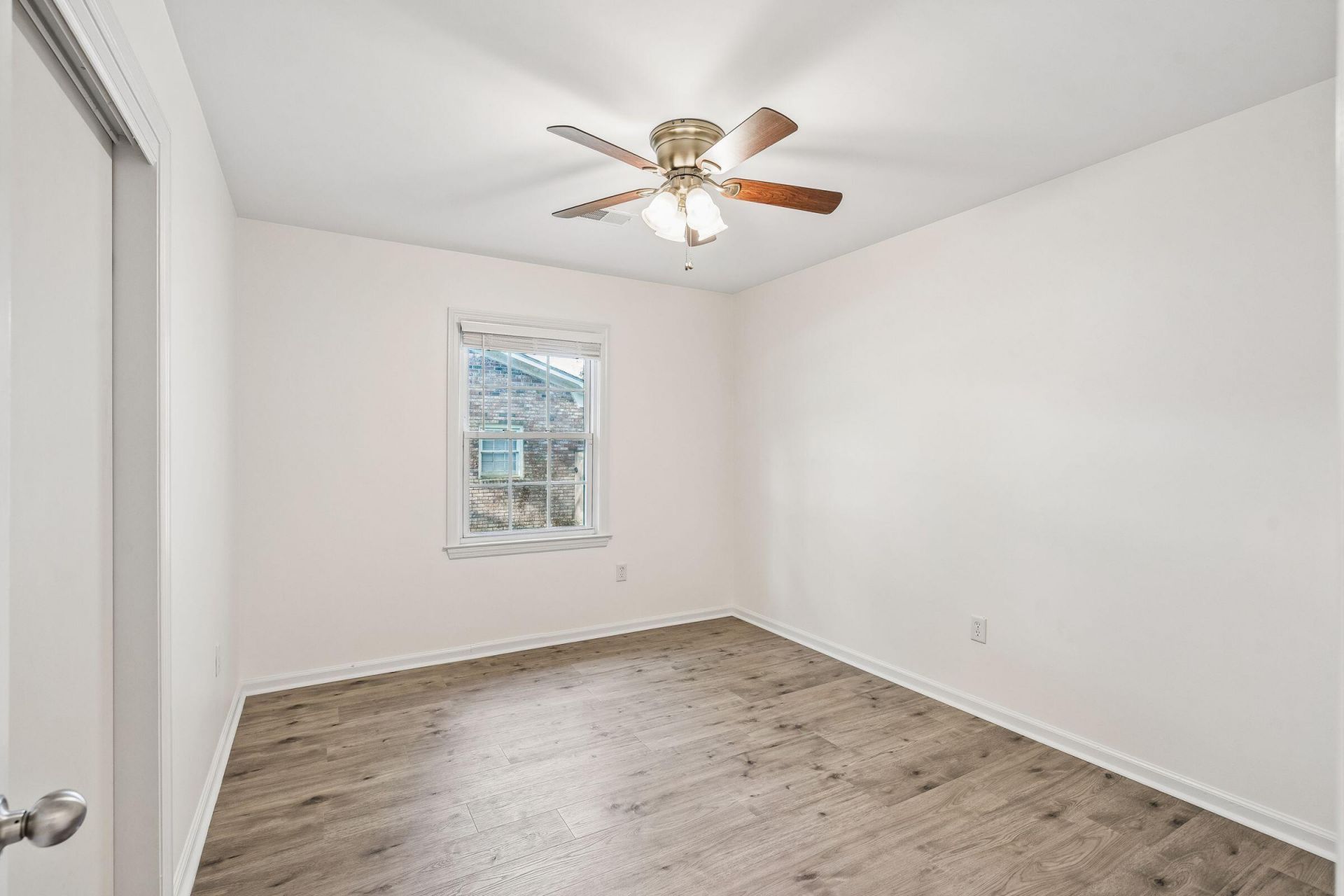 1122 Wellington Photo 17