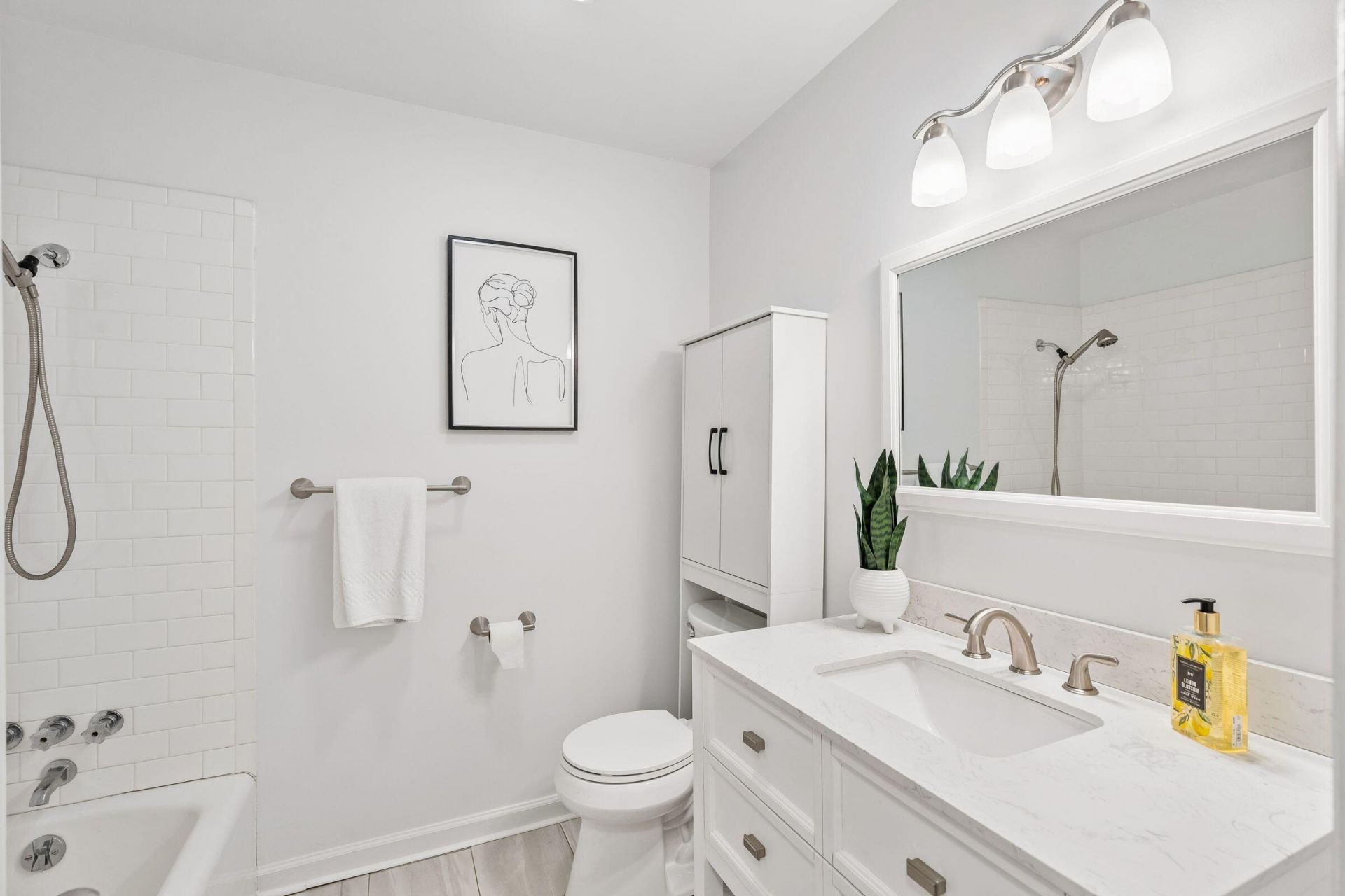 1122 Wellington Photo 18