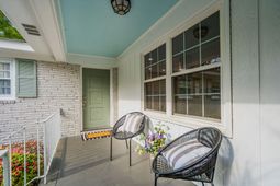 1122 Wellington photo 4