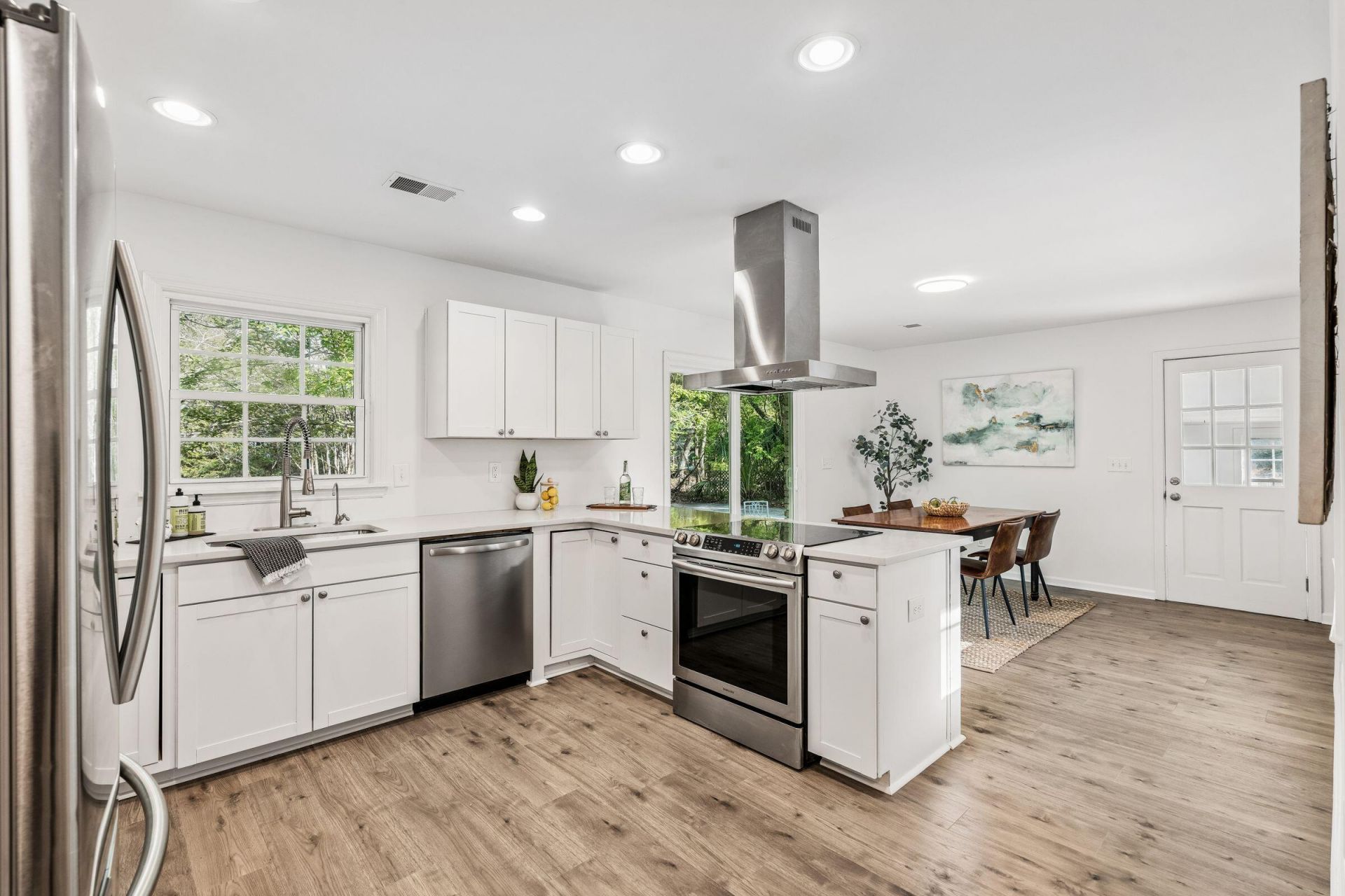 1122 Wellington Photo 6