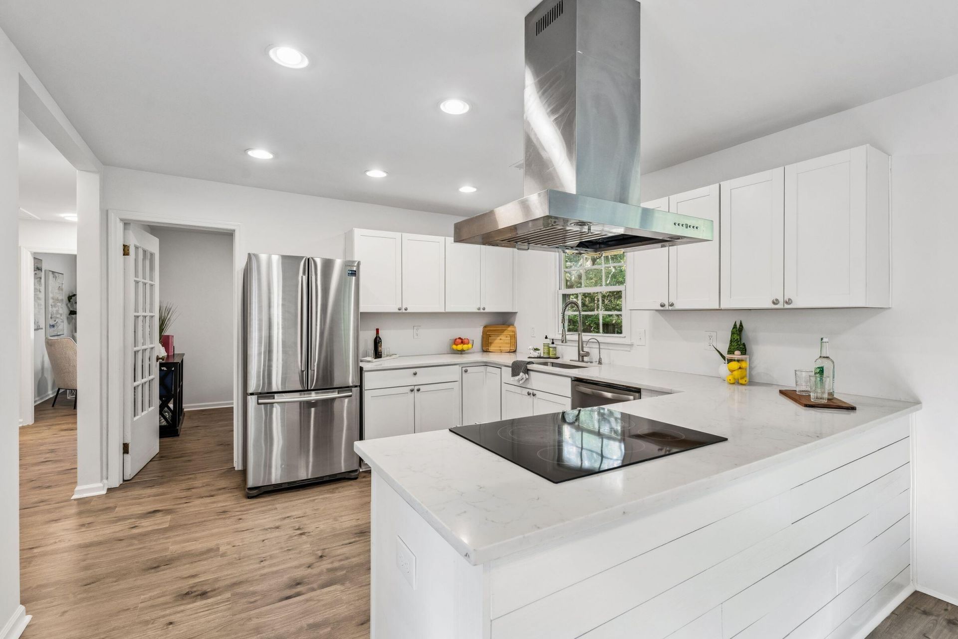 1122 Wellington Photo 8