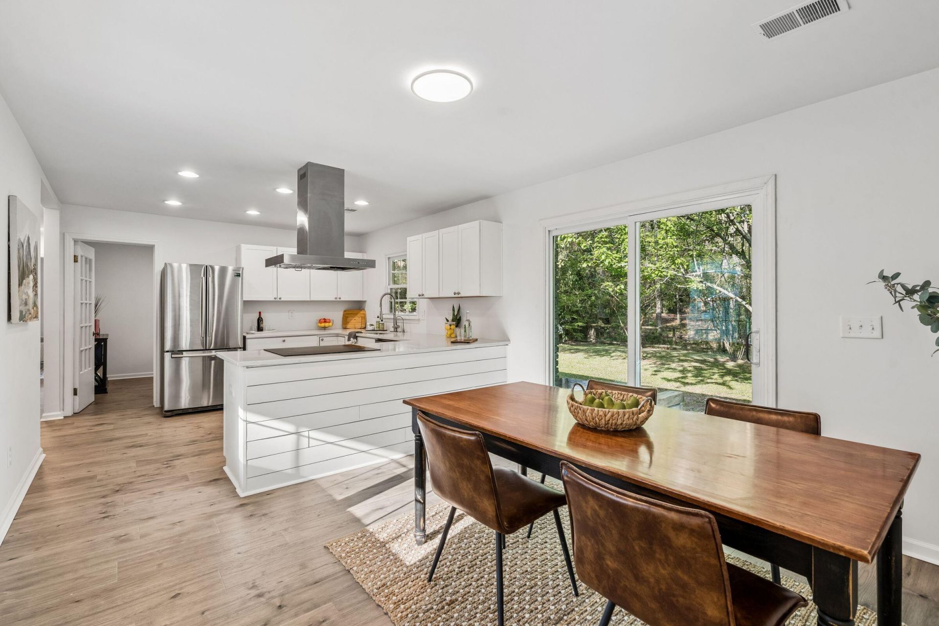 1122 Wellington Photo 9