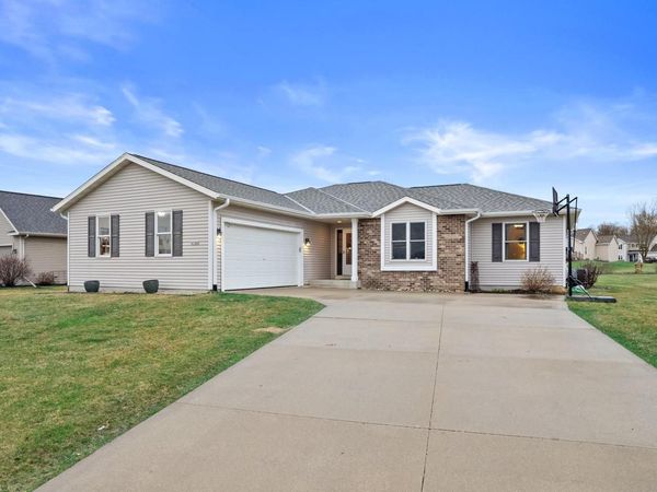 N7996 Woody LANE, Ixonia, WI 53036