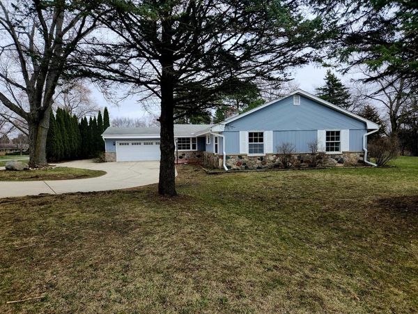 18635 Benington DRIVE, Brookfield, WI 53045