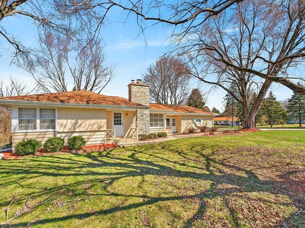 19030 Brookdale DRIVE, Brookfield, WI 53045