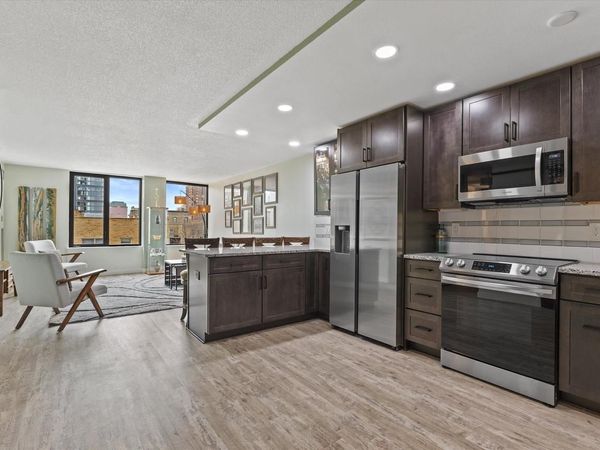 929 N Astor STREET, Unit 305, Milwaukee, WI 53202