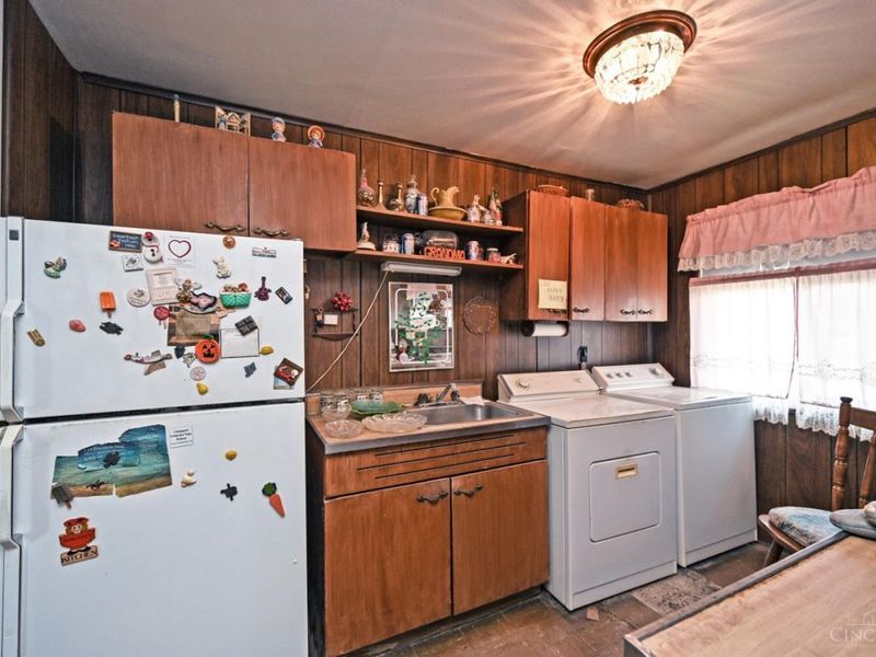 9626 Manhattan Drive, Cincinnati, OH 45251 Photo 12