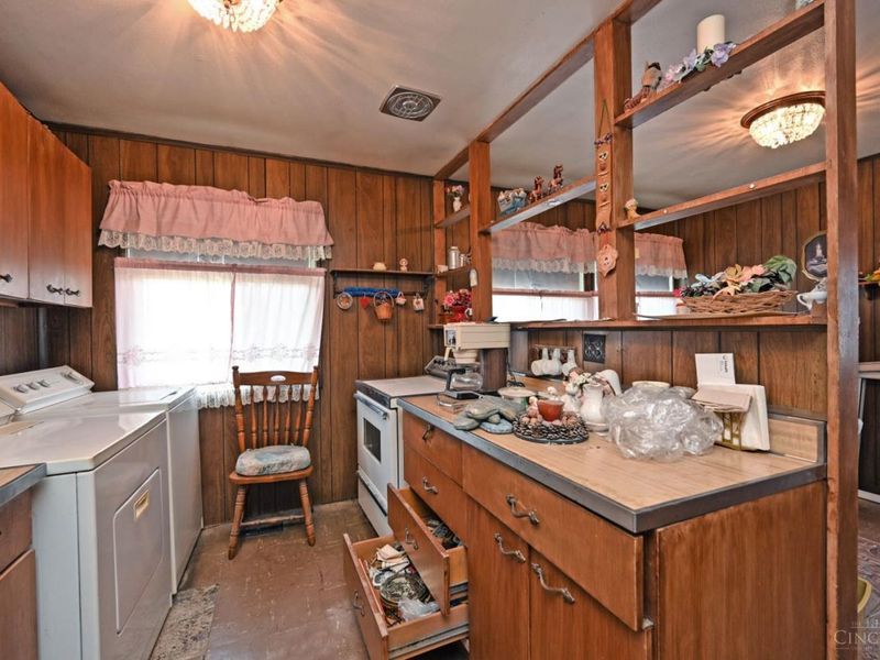 9626 Manhattan Drive, Cincinnati, OH 45251 Photo 13