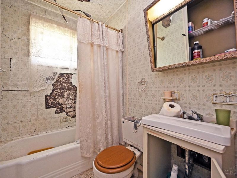 9626 Manhattan Drive, Cincinnati, OH 45251 Photo 21