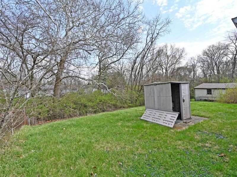 9626 Manhattan Drive, Cincinnati, OH 45251 Photo 24