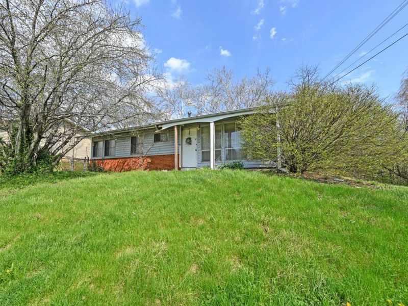 9626 Manhattan Drive, Cincinnati, OH 45251 Photo 3
