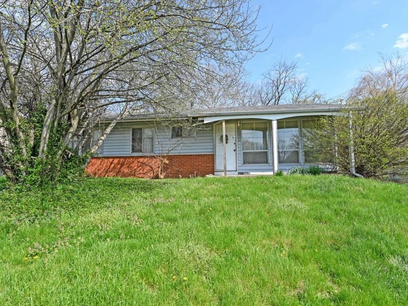 9626 Manhattan Drive, Cincinnati, OH 45251 Photo 4