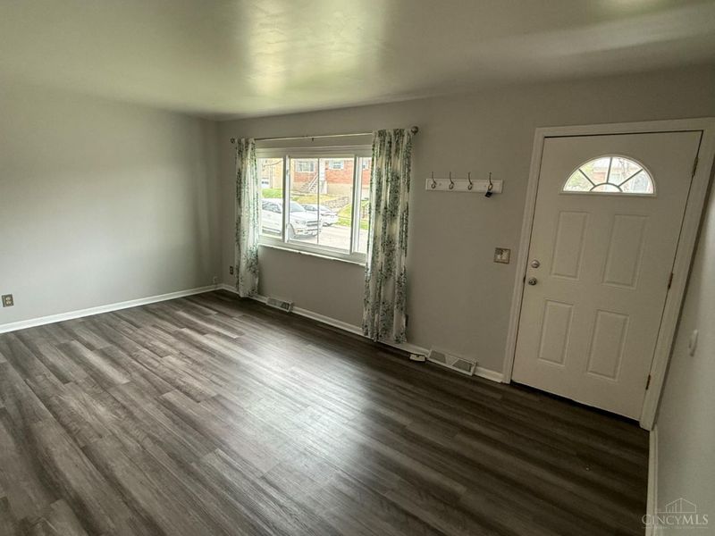 3041 Westknolls Lane, Cincinnati, OH 45211 Photo 2