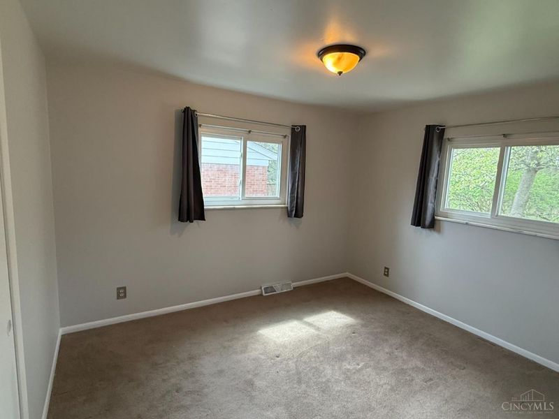 3041 Westknolls Lane, Cincinnati, OH 45211 Photo 3