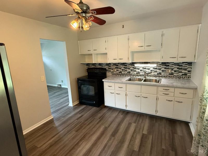 3041 Westknolls Lane, Cincinnati, OH 45211 Photo 6