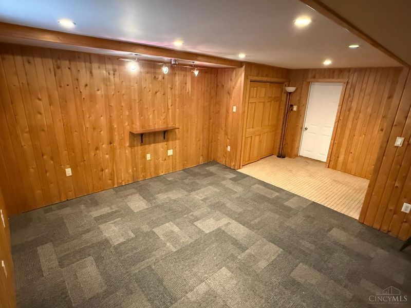 3041 Westknolls Lane, Cincinnati, OH 45211 Photo 9