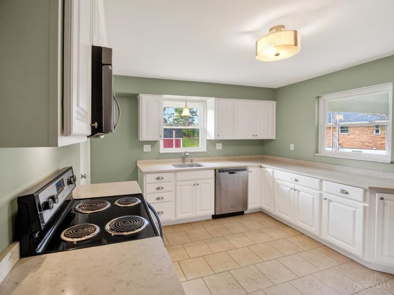 2667 Fairhill Drive, Cincinnati, OH 45239 Photo 8