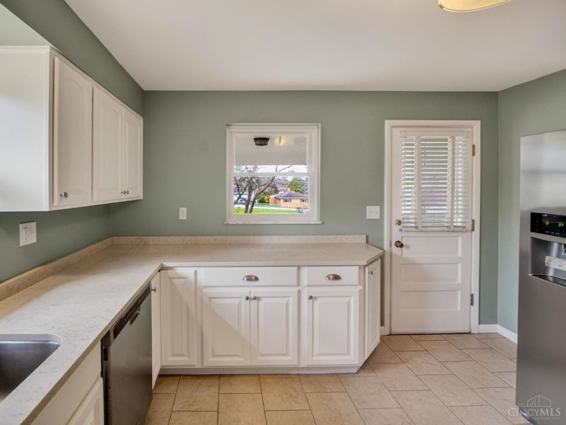 2667 Fairhill Drive, Cincinnati, OH 45239 Photo 9