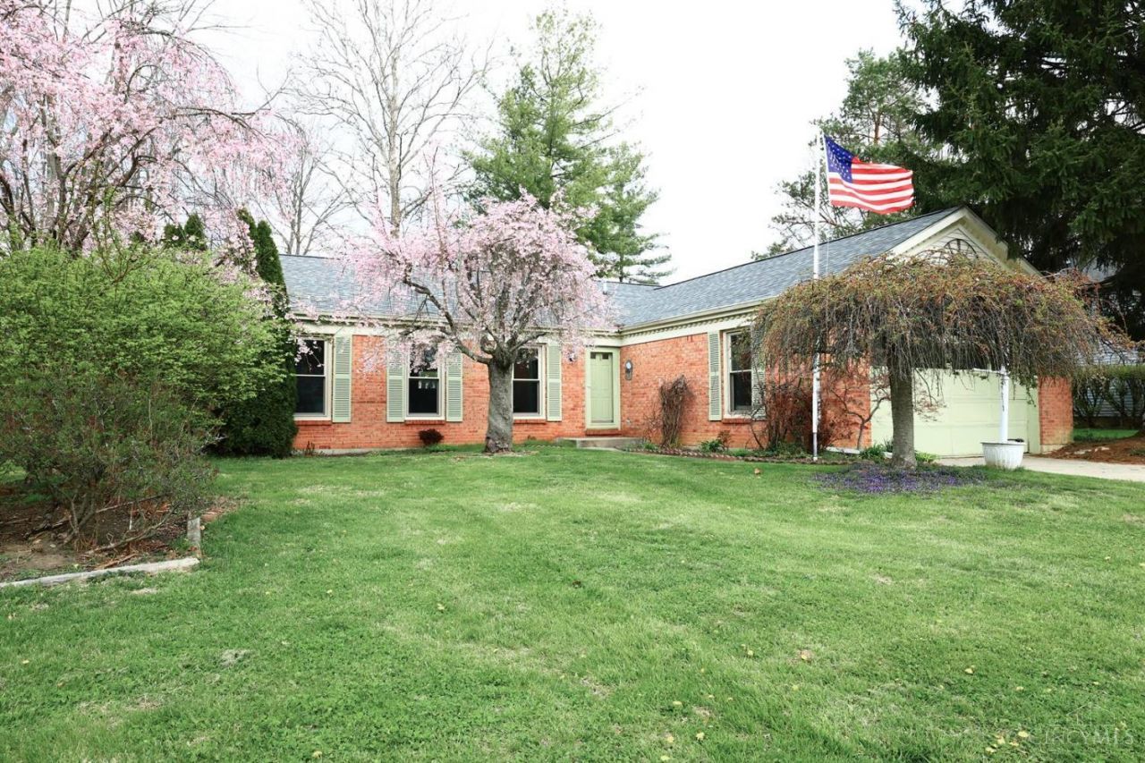 1202 Meadow Knoll Court, Batavia, OH 45103 Main Photo